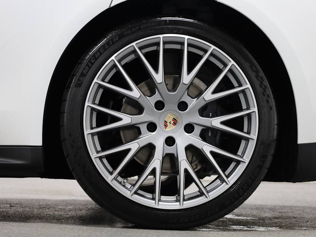 Thumbnail: 2024 Porsche Panamera - 38