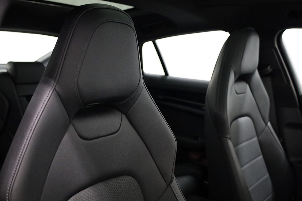 Thumbnail: 2026 Porsche Panamera - 30
