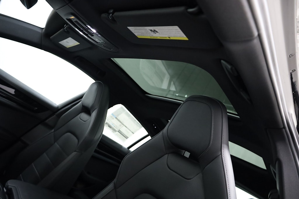 Thumbnail: 2026 Porsche Panamera - 18