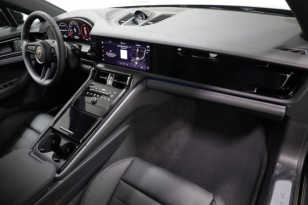 Thumbnail: 2026 Porsche Panamera - 8