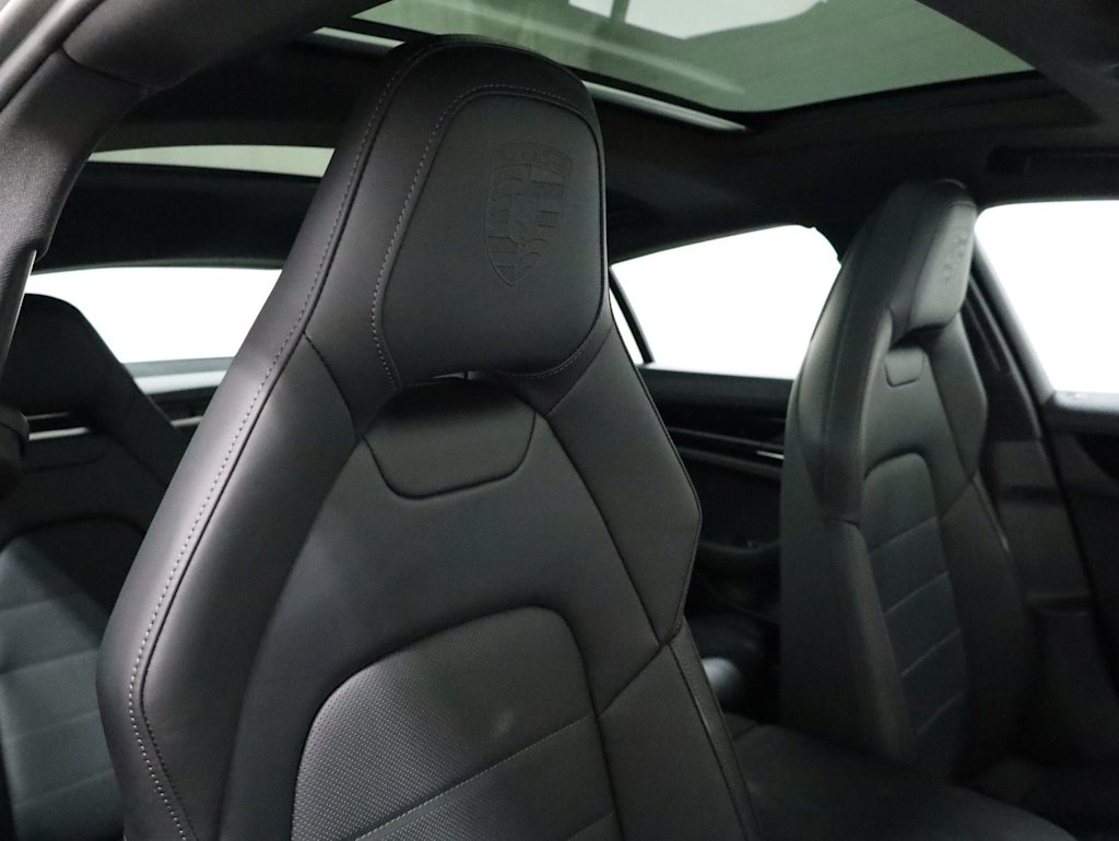 Thumbnail: 2026 Porsche Panamera - 30