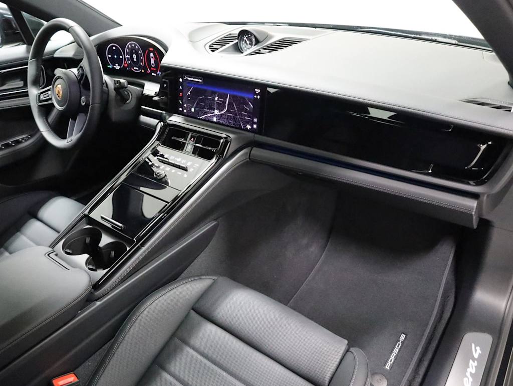 Thumbnail: 2026 Porsche Panamera - 9