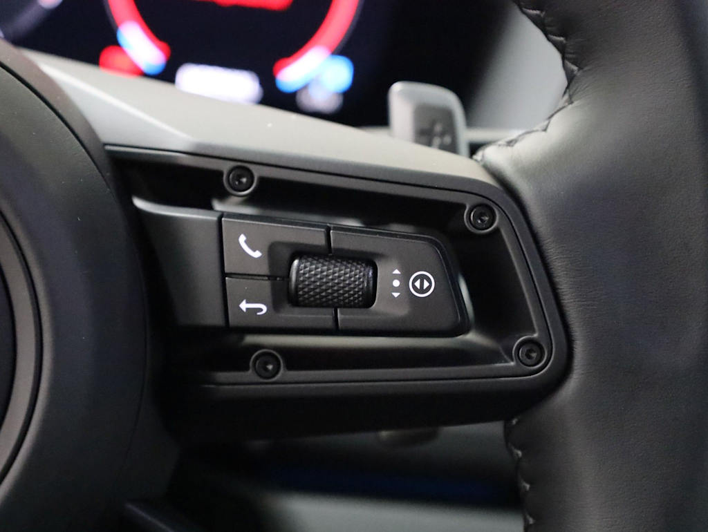 Thumbnail: 2026 Porsche Panamera - 33