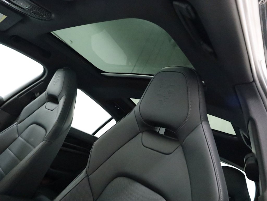 Thumbnail: 2026 Porsche Panamera - 28
