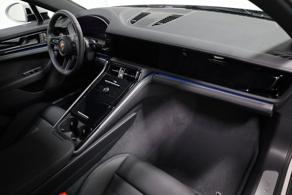 Thumbnail: 2026 Porsche Panamera - 10