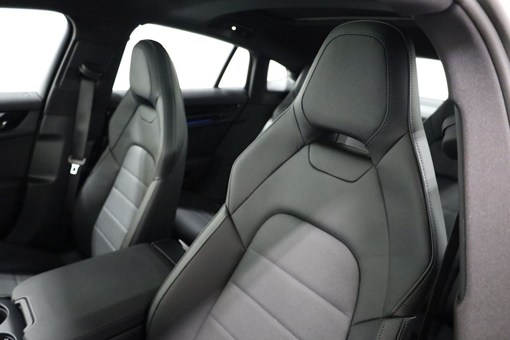 Thumbnail: 2026 Porsche Panamera - 12
