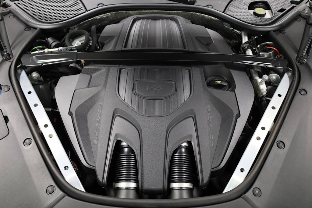 Thumbnail: 2026 Porsche Panamera - 9