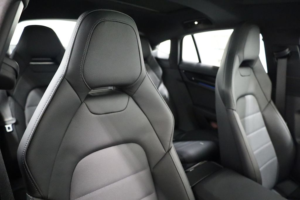 Thumbnail: 2026 Porsche Panamera - 31