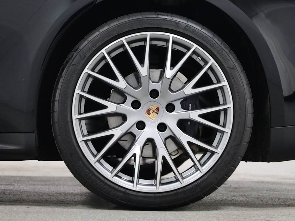 Thumbnail: 2026 Porsche Panamera - 42