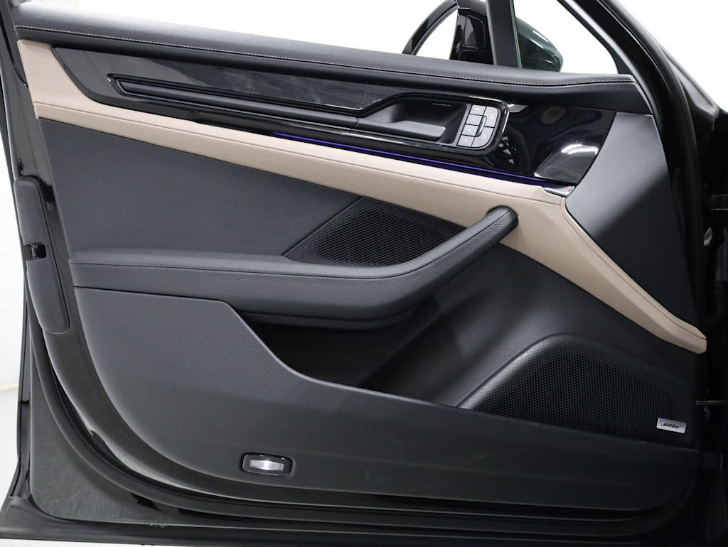Thumbnail: 2026 Porsche Panamera - 27