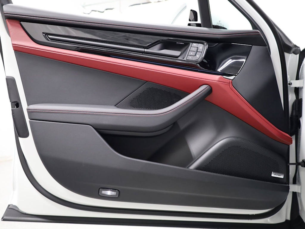 Thumbnail: 2026 Porsche Panamera - 26