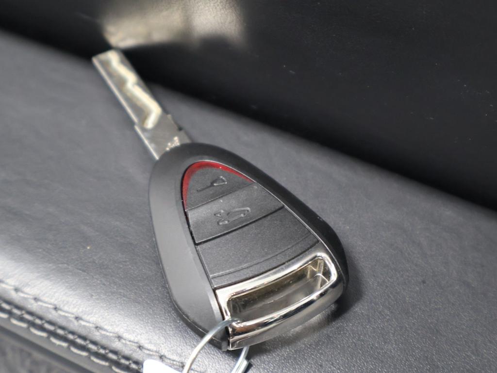 Thumbnail: 2005 Porsche 911 - 19
