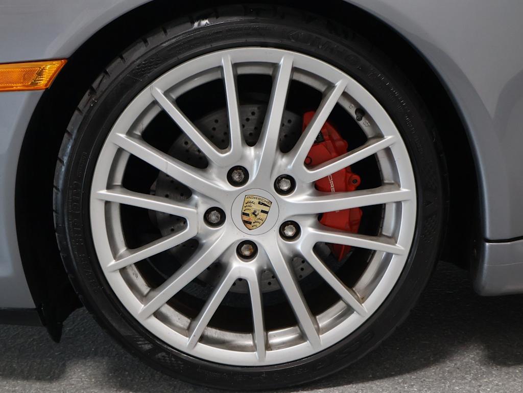 Thumbnail: 2005 Porsche 911 - 36