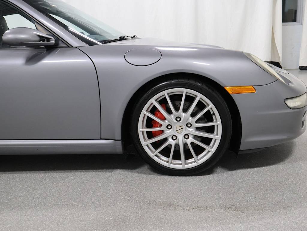 Thumbnail: 2005 Porsche 911 - 8