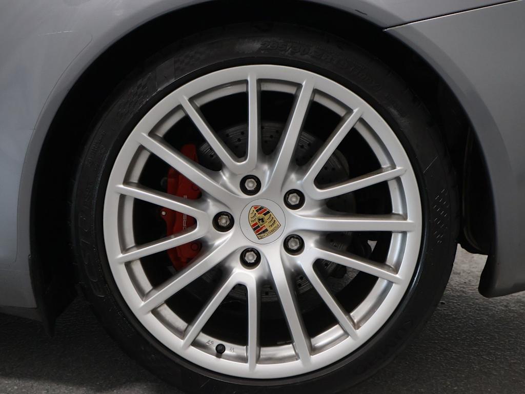 Thumbnail: 2005 Porsche 911 - 37