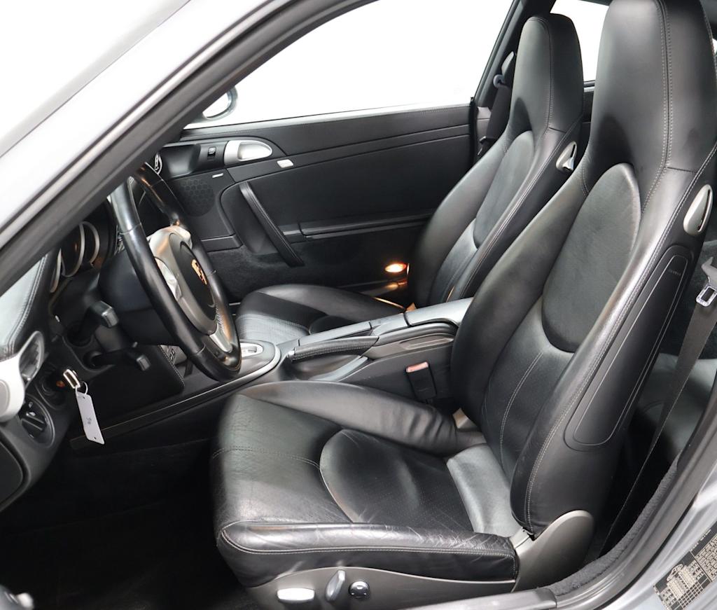 Thumbnail: 2005 Porsche 911 - 10