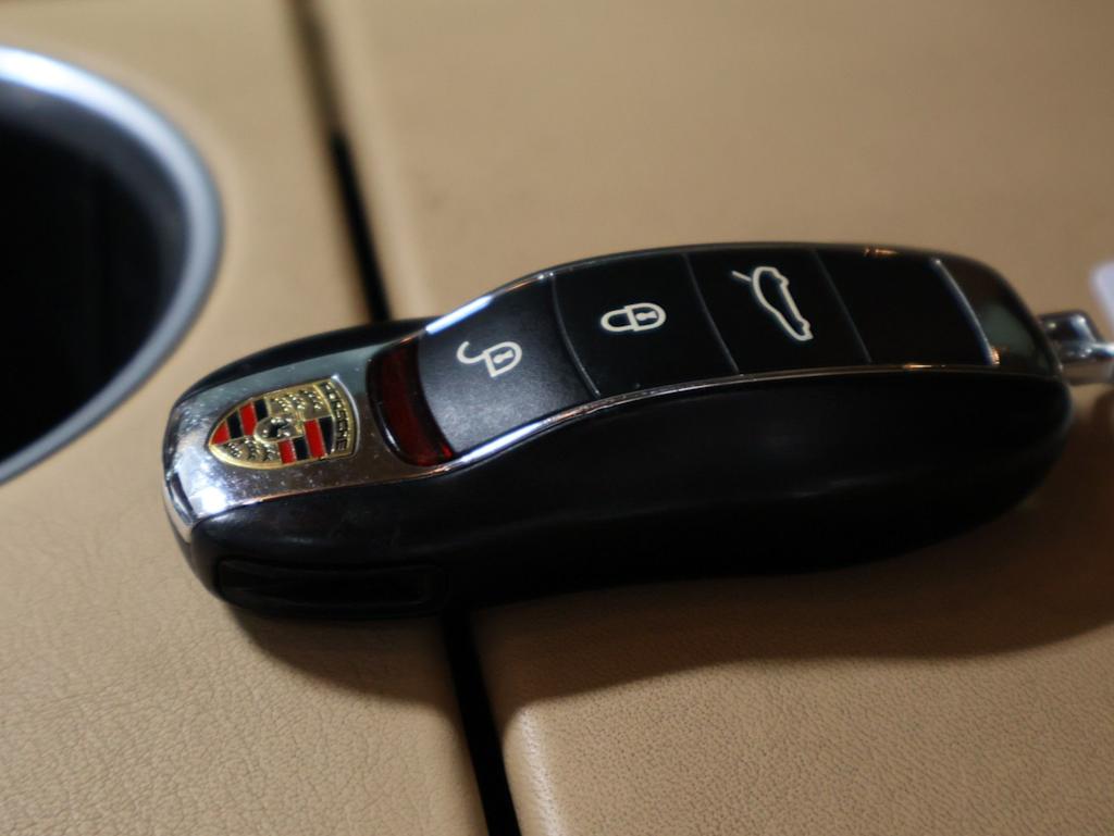 Thumbnail: 2012 Porsche Panamera - 20