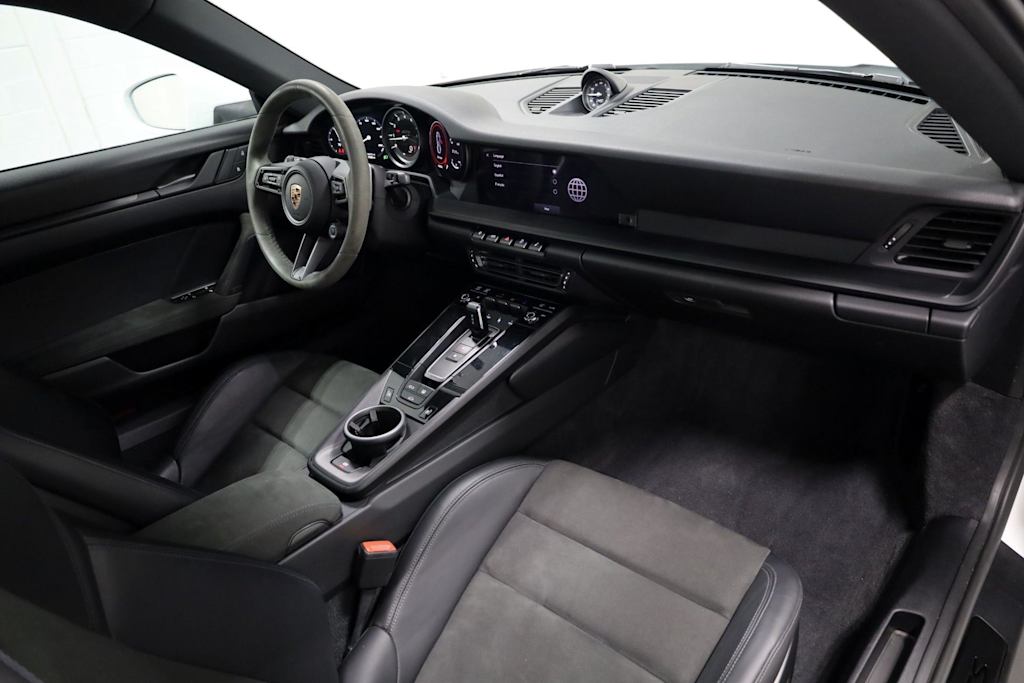 Thumbnail: 2022 Porsche 911 - 8