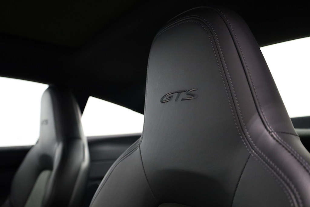 Thumbnail: 2022 Porsche 911 - 10