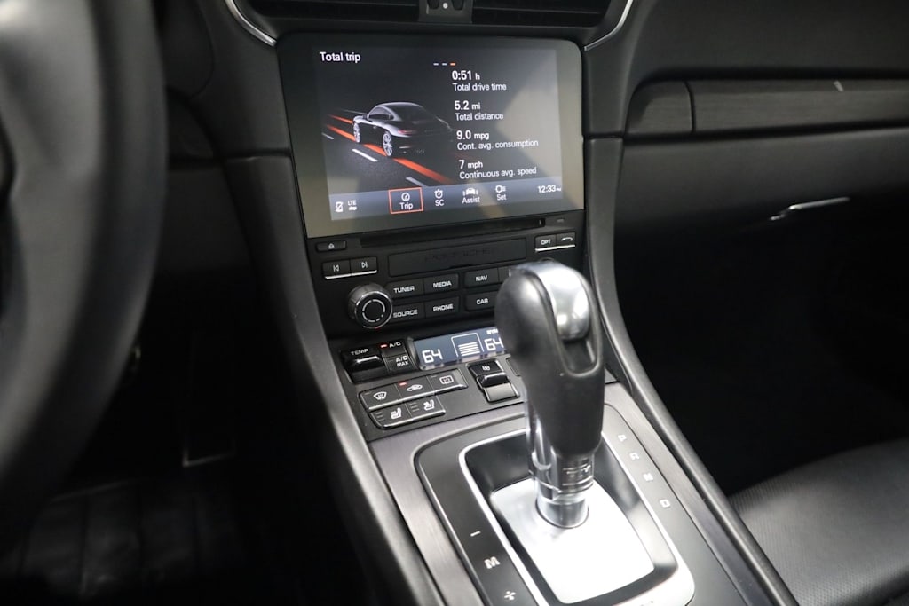 Thumbnail: 2019 Porsche 911 - 35