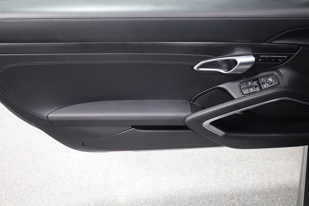 Thumbnail: 2019 Porsche 911 - 23