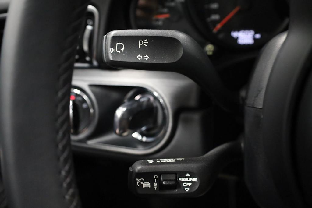 Thumbnail: 2019 Porsche 911 - 34