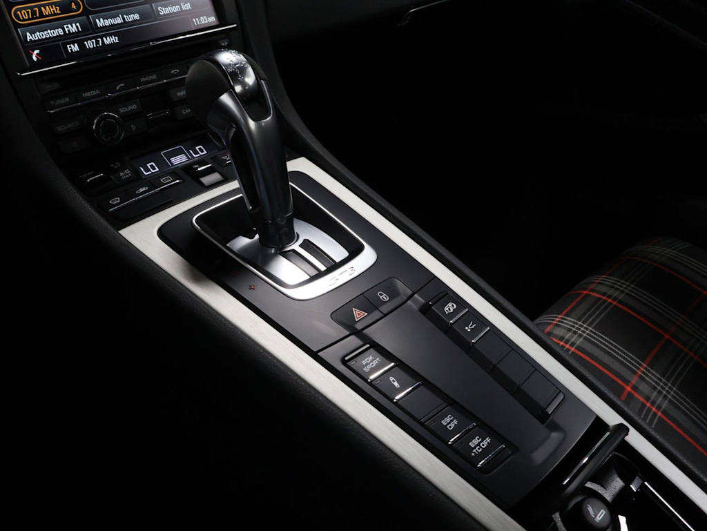 Thumbnail: 2015 Porsche 911 - 14