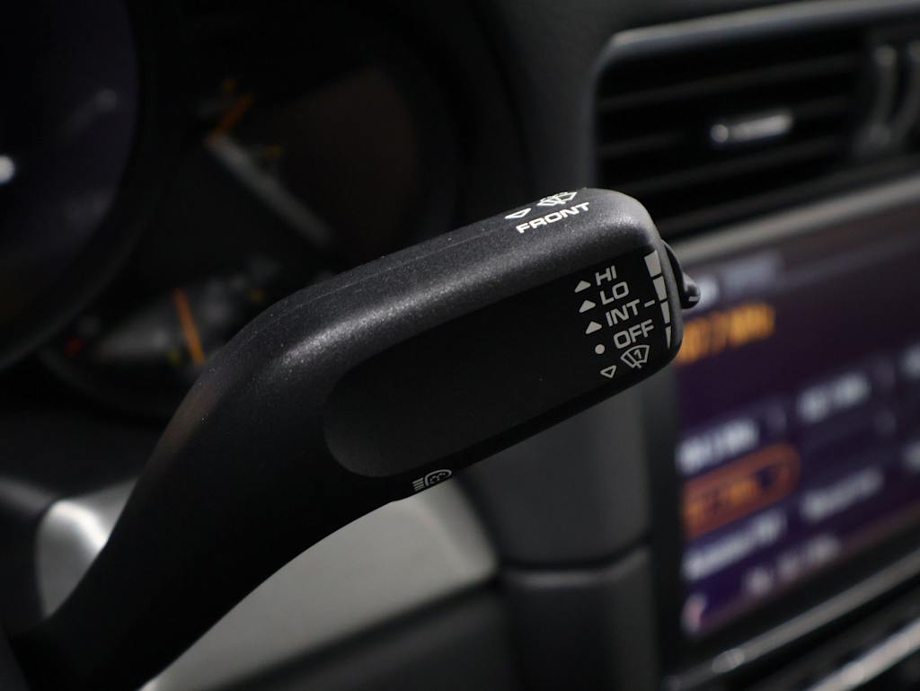 Thumbnail: 2015 Porsche 911 - 25