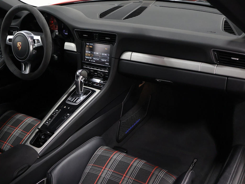 Thumbnail: 2015 Porsche 911 - 8