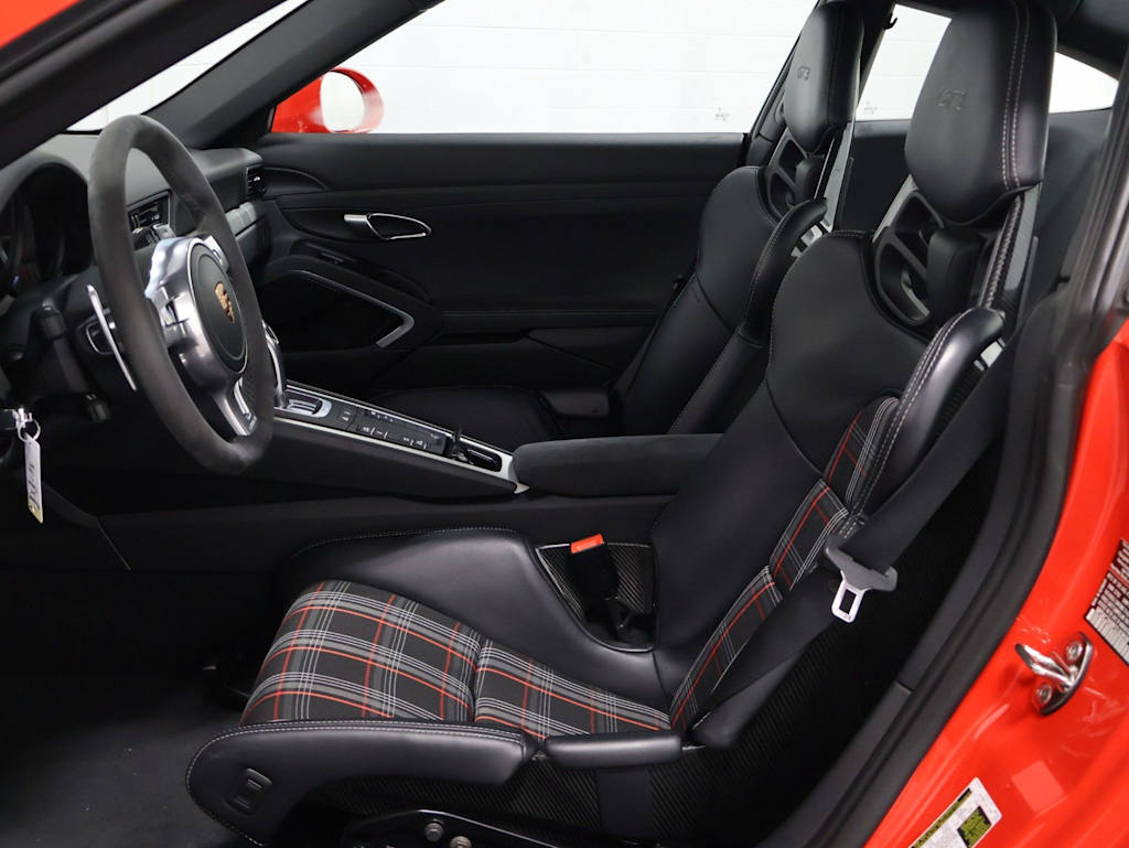 Thumbnail: 2015 Porsche 911 - 9