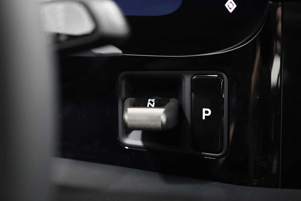 Thumbnail: 2025 Porsche Taycan - 29