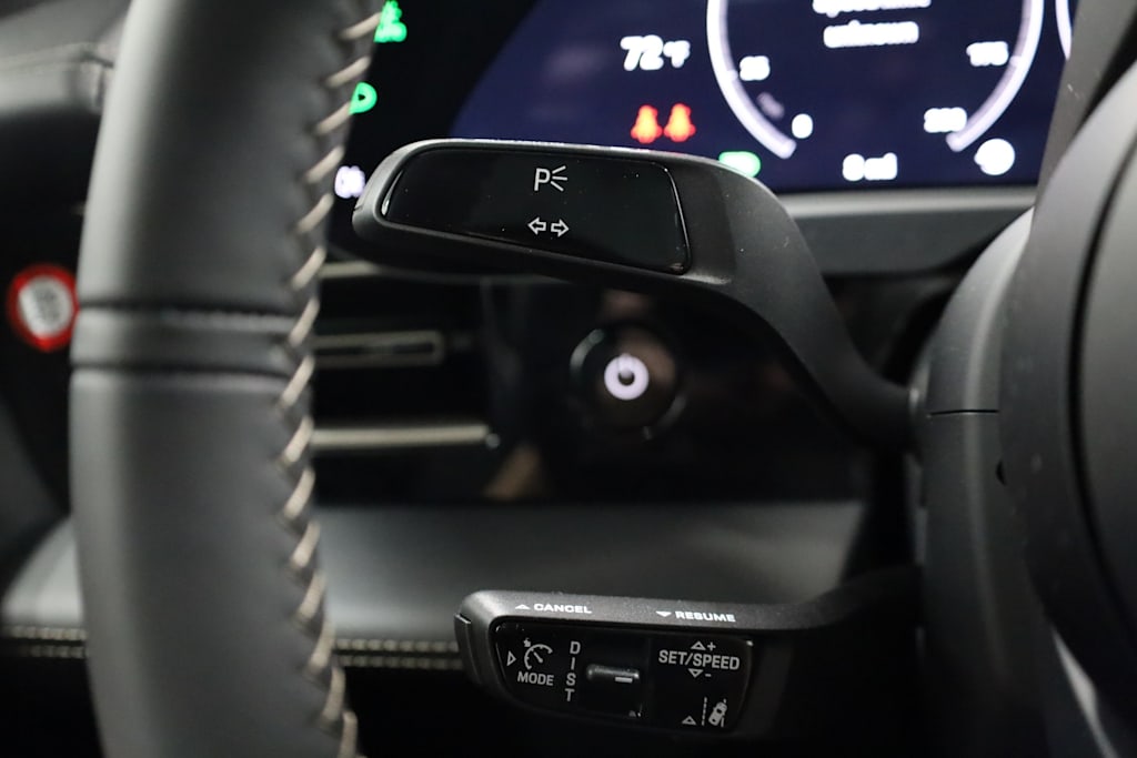 Thumbnail: 2025 Porsche Taycan - 31