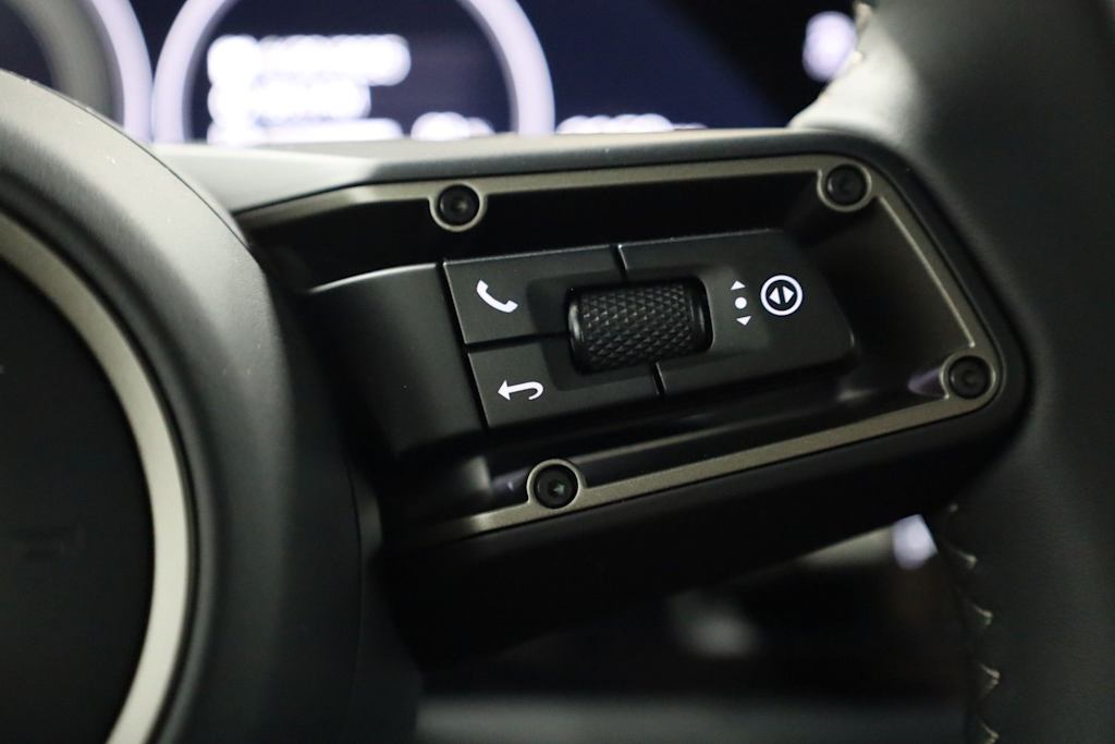 Thumbnail: 2025 Porsche Taycan - 15