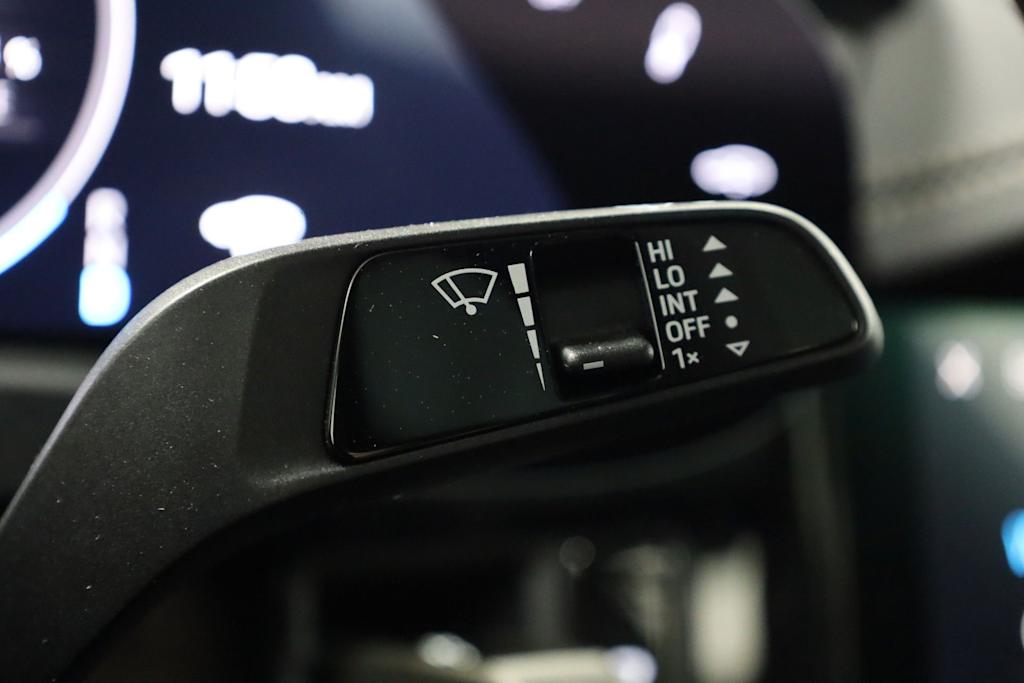 Thumbnail: 2025 Porsche Taycan - 31