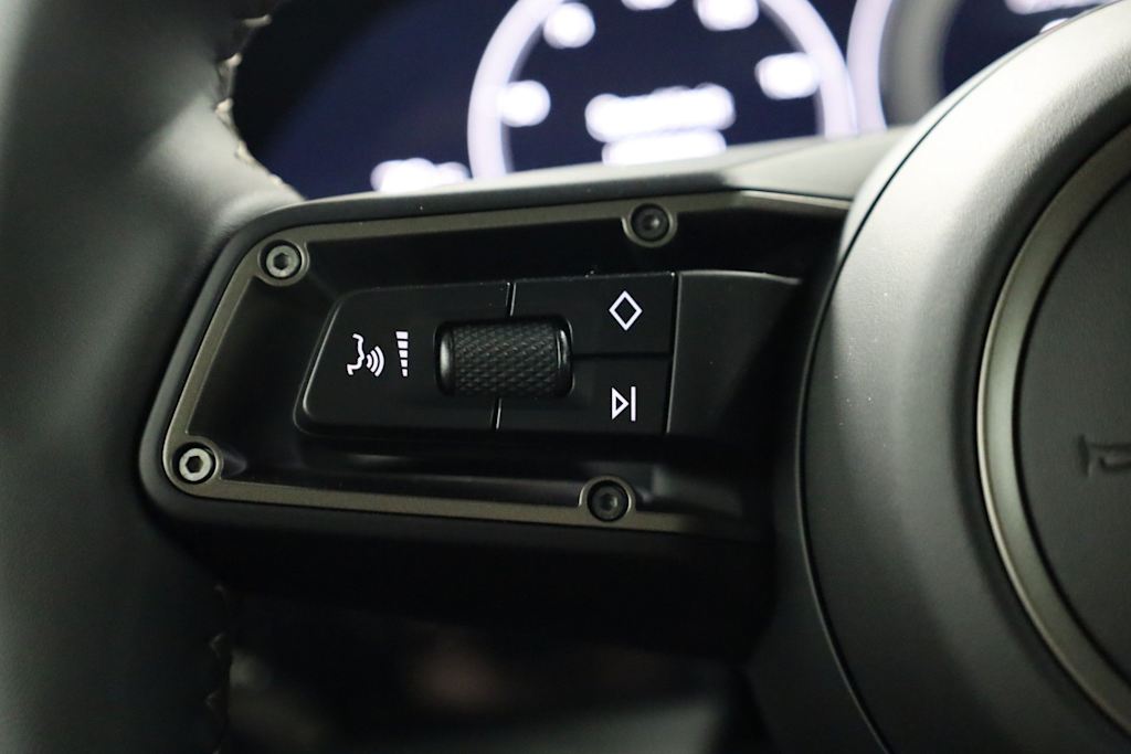 Thumbnail: 2025 Porsche Taycan - 29