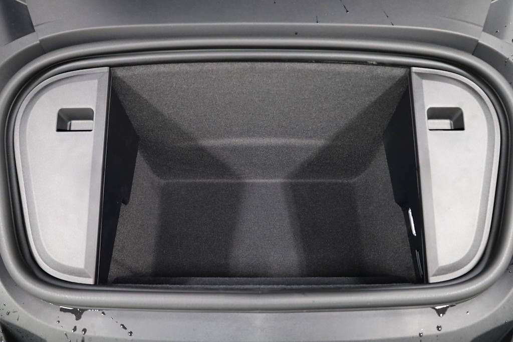 Thumbnail: 2025 Porsche Taycan - 41