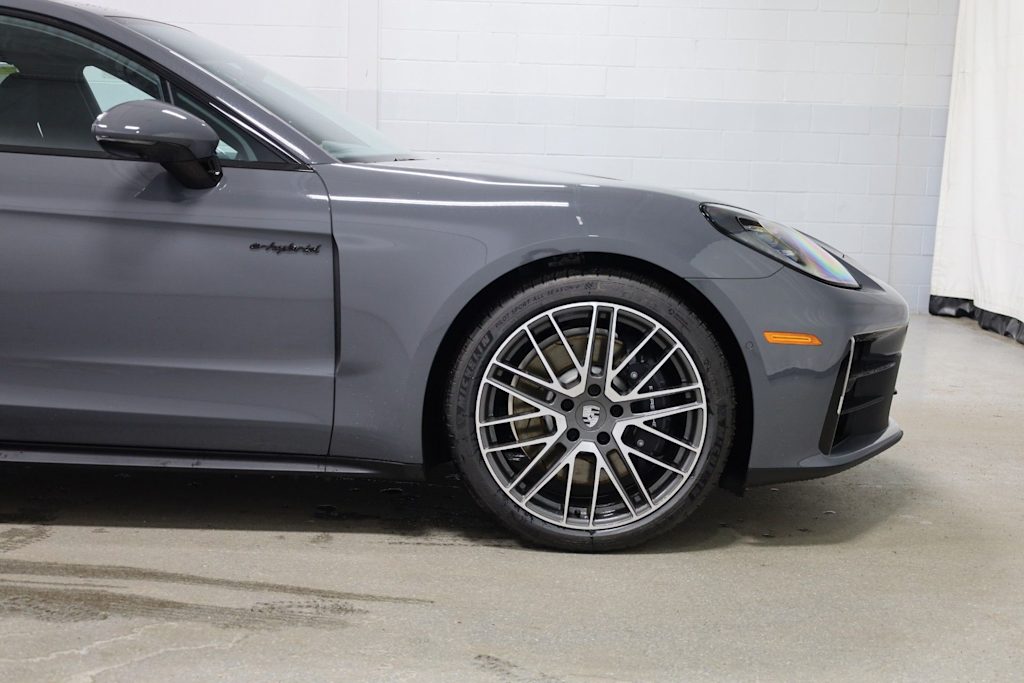 Thumbnail: 2026 Porsche Panamera - 8