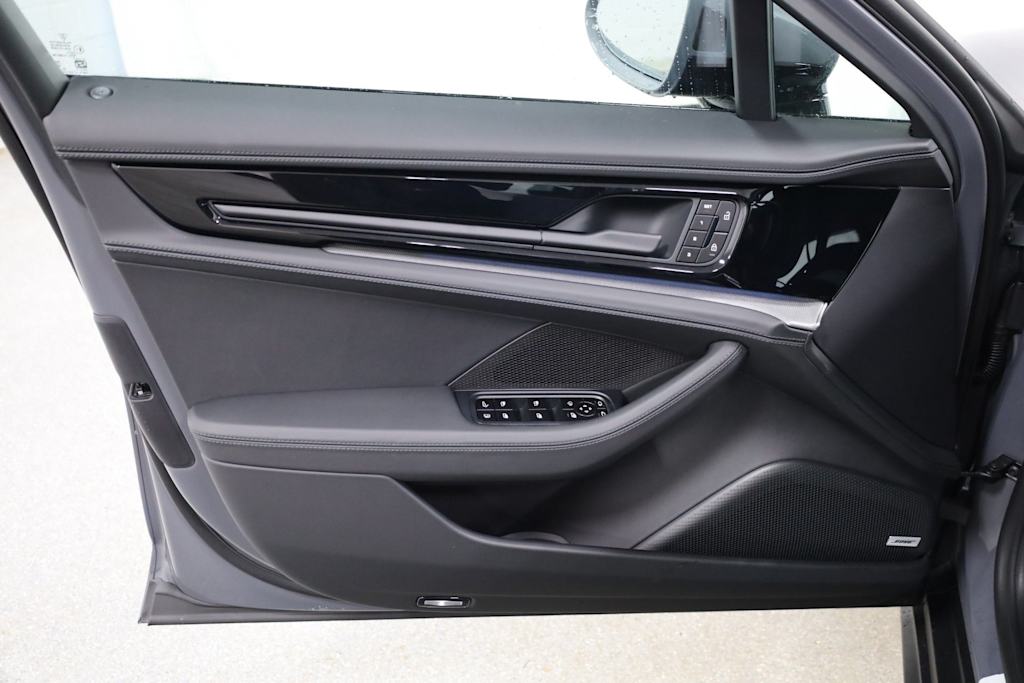 Thumbnail: 2026 Porsche Panamera - 27