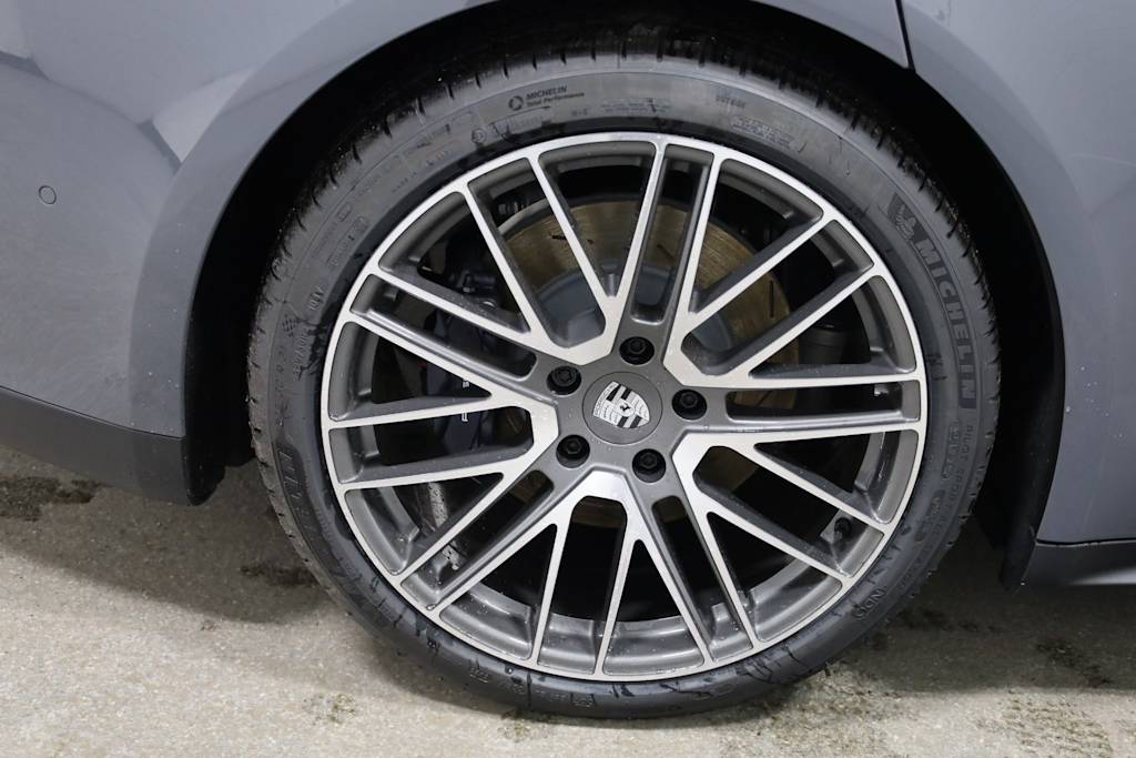 Thumbnail: 2026 Porsche Panamera - 41