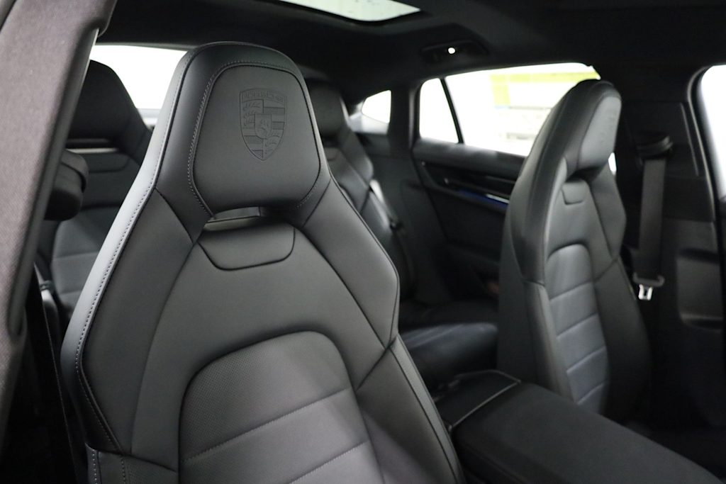 Thumbnail: 2026 Porsche Panamera - 31