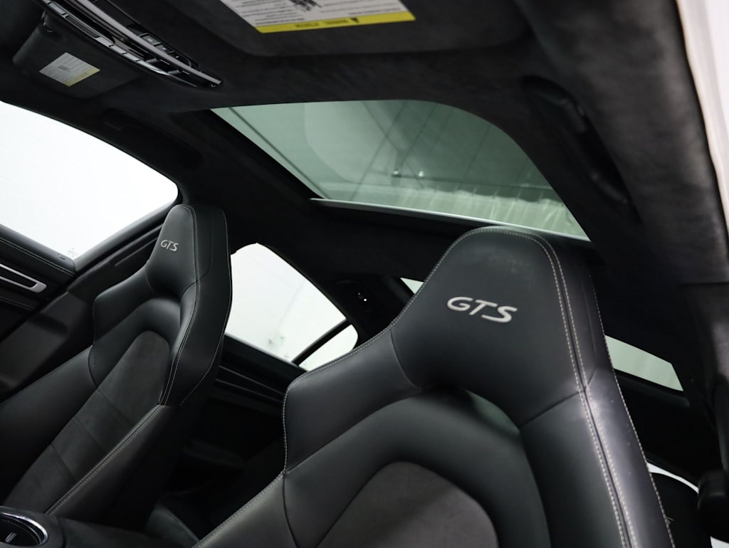 Thumbnail: 2020 Porsche Panamera - 30
