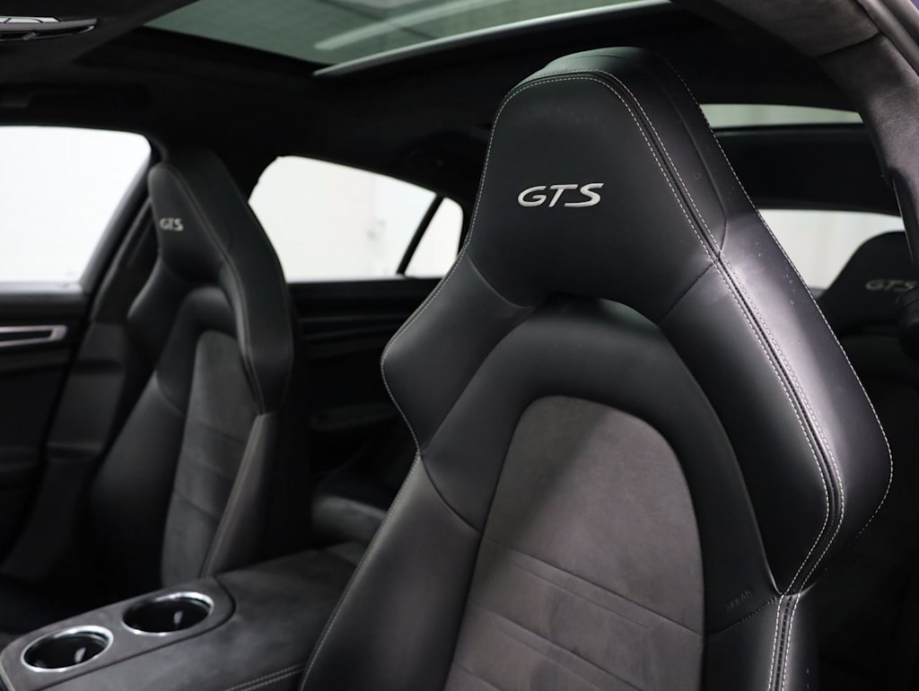 Thumbnail: 2020 Porsche Panamera - 13