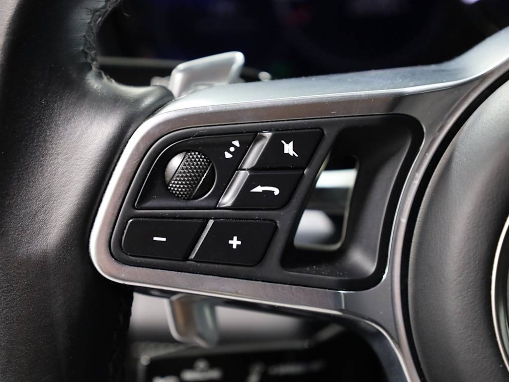Thumbnail: 2020 Porsche Panamera - 32