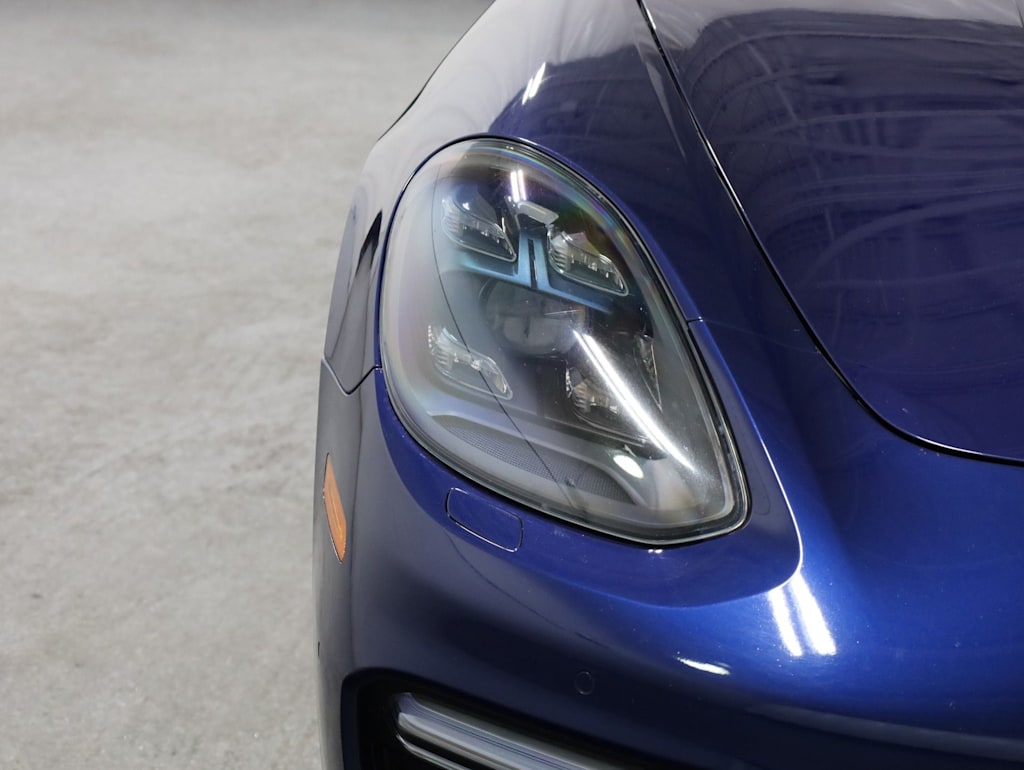 Thumbnail: 2020 Porsche Panamera - 26