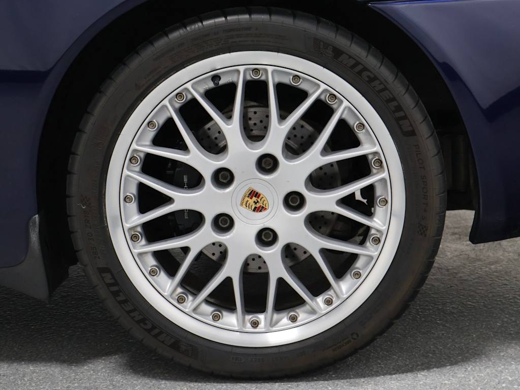 Thumbnail: 2002 Porsche 911 - 35