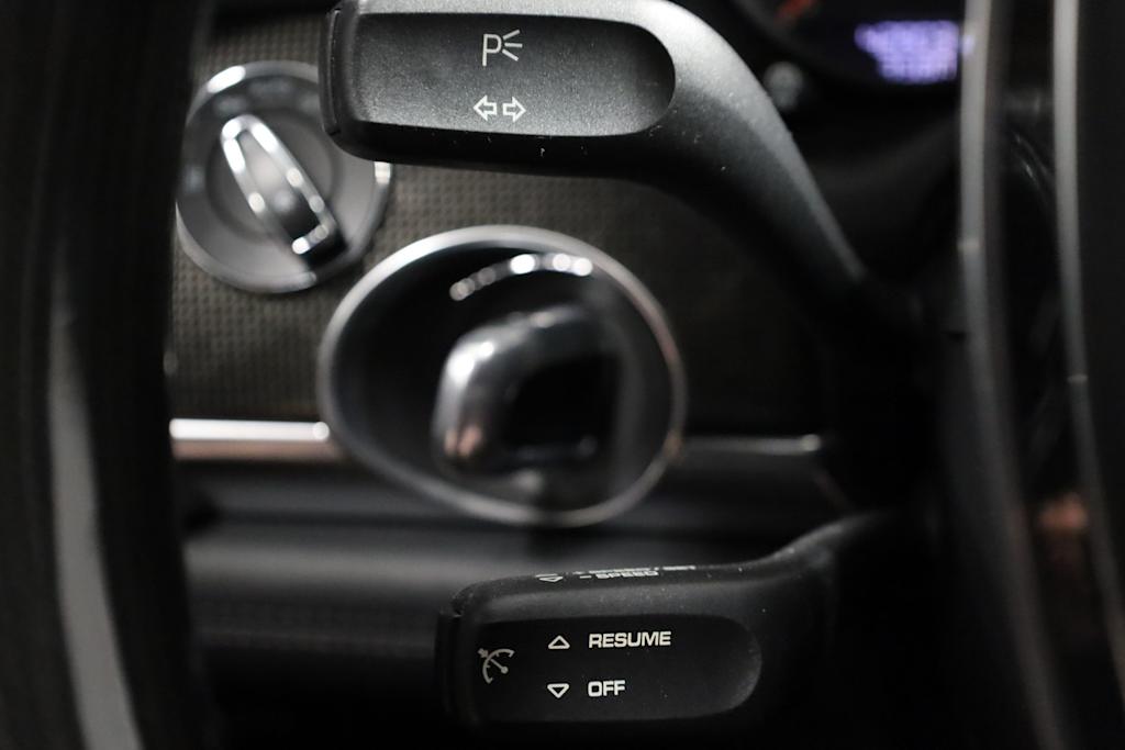 Thumbnail: 2015 Porsche Panamera - 33