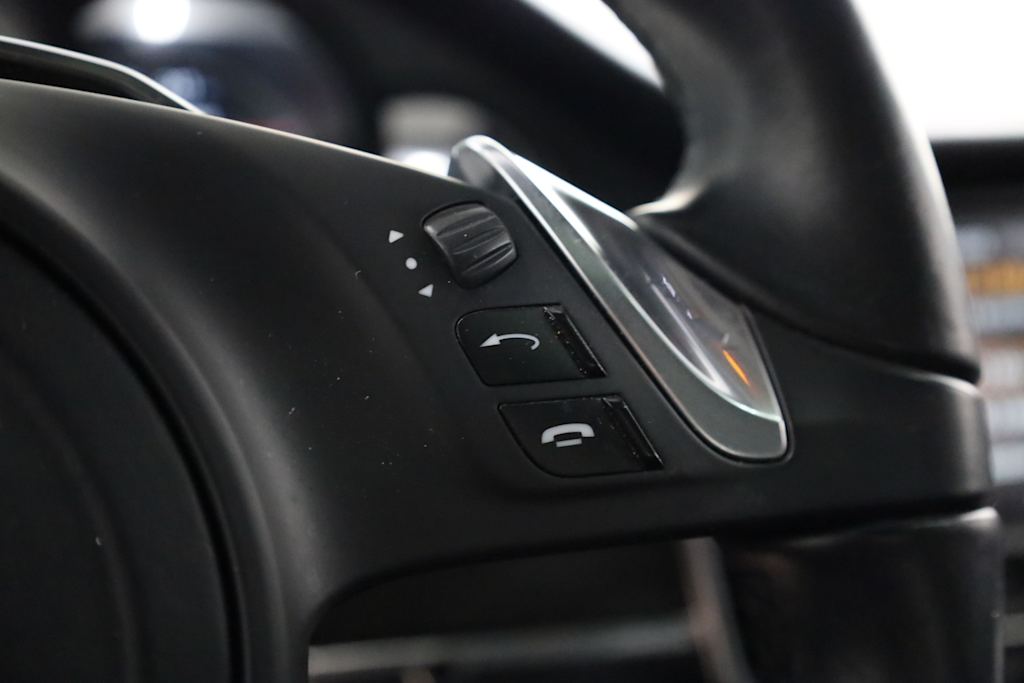 Thumbnail: 2015 Porsche Panamera - 32