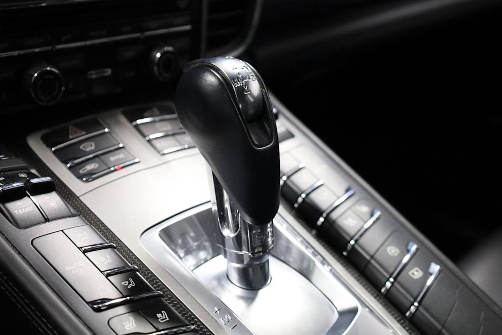 Thumbnail: 2015 Porsche Panamera - 16