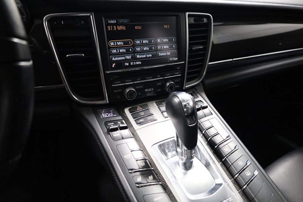 Thumbnail: 2015 Porsche Panamera - 34