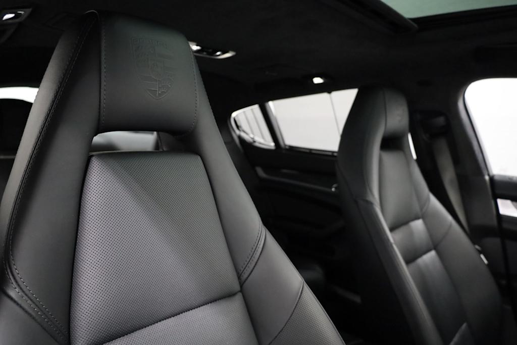 Thumbnail: 2015 Porsche Panamera - 30